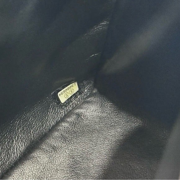 SOLD ON X POSTChanel MAXI  single flap caviar with gold hardware - Picture 5 of 17